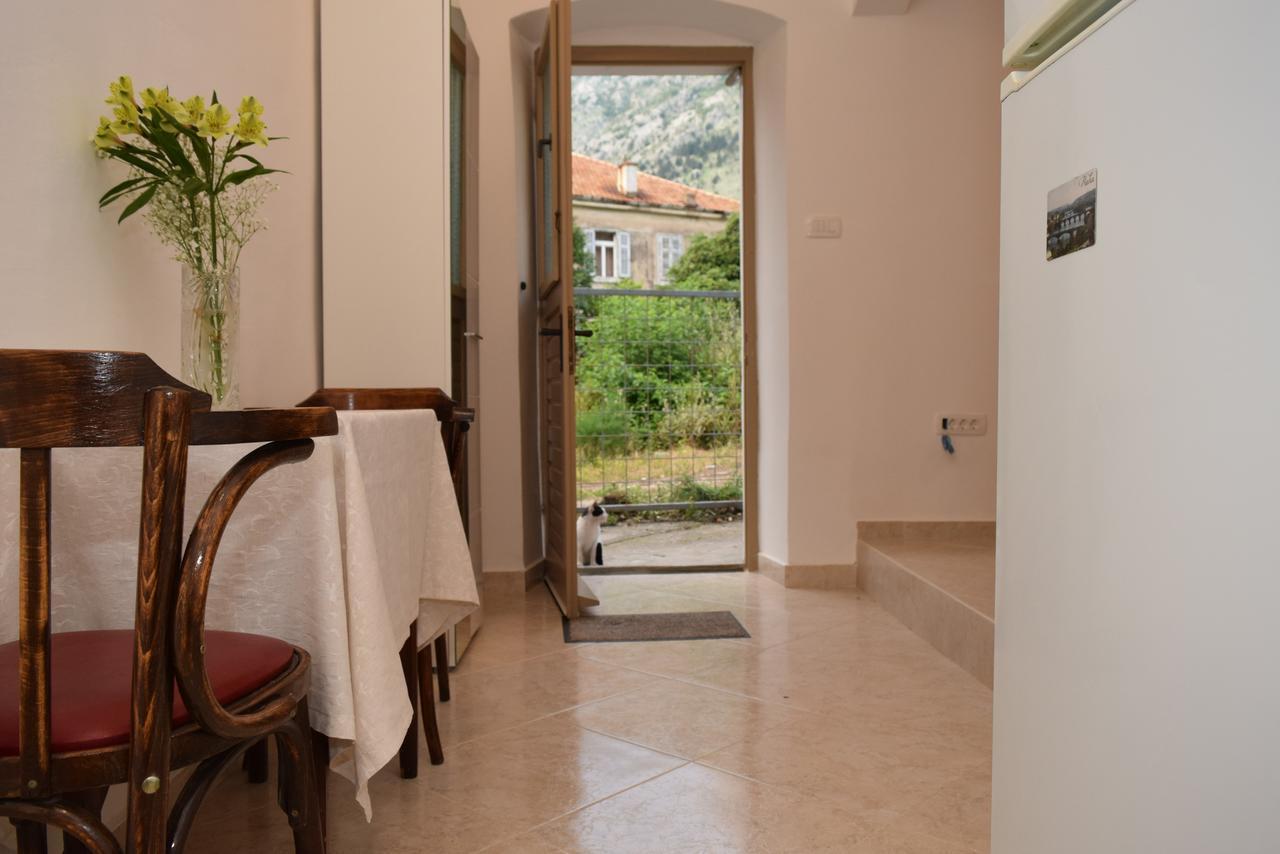 Apartment Monika Kotor Luaran gambar