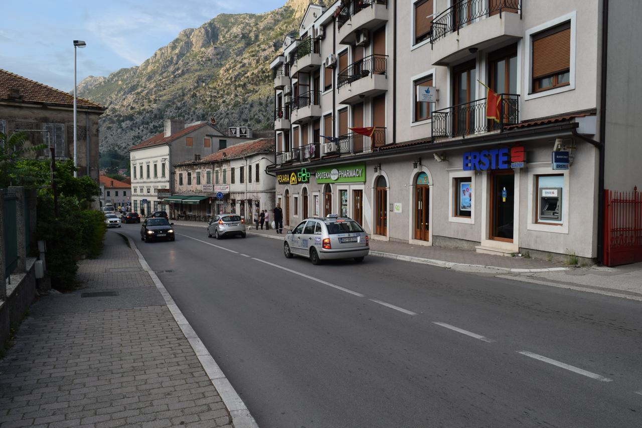 Apartment Monika Kotor Luaran gambar