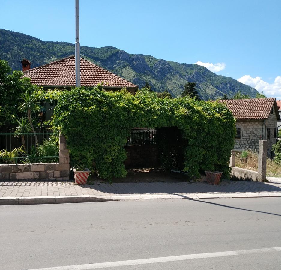 Apartment Monika Kotor Luaran gambar