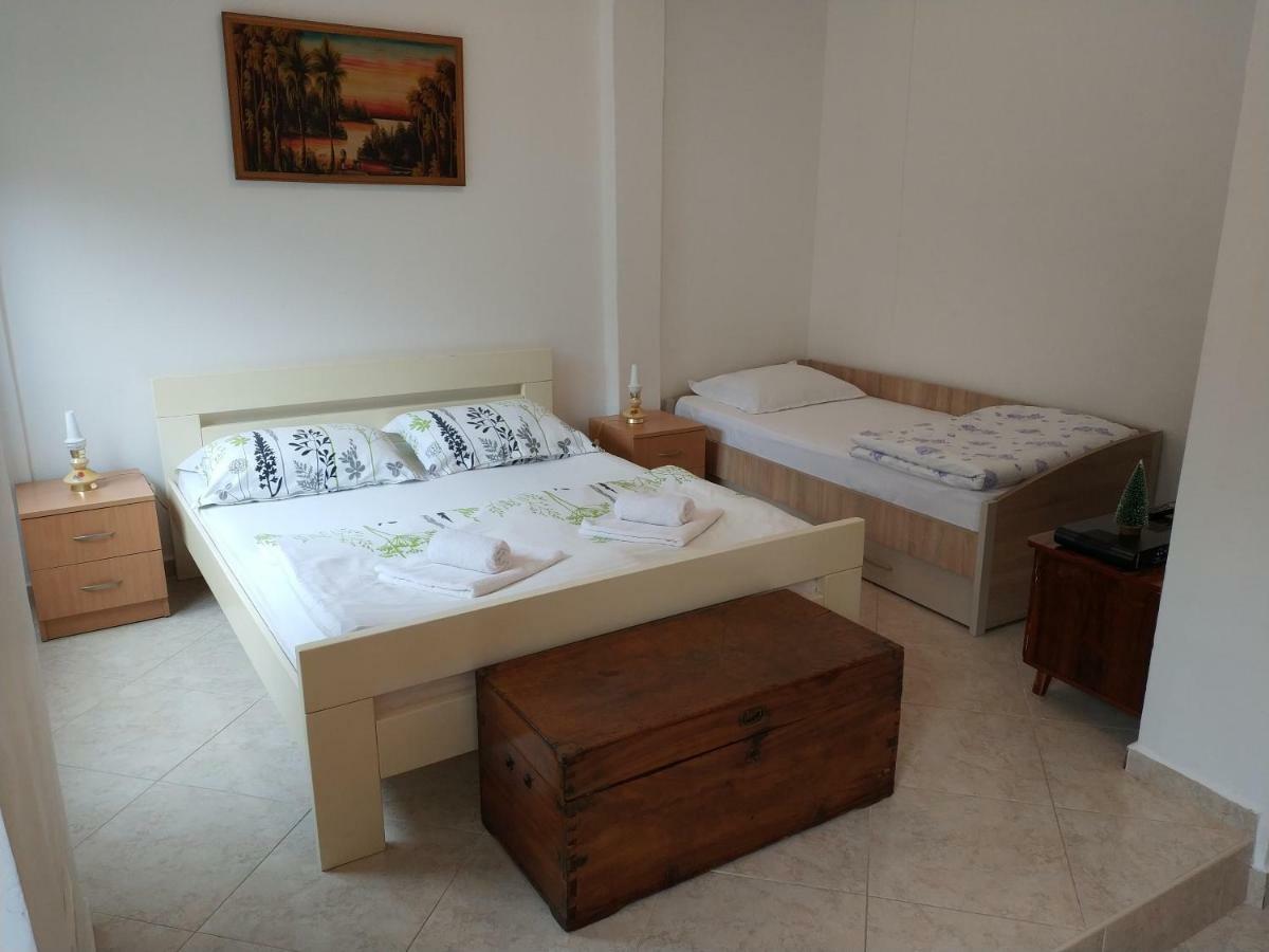 Apartment Monika Kotor Luaran gambar